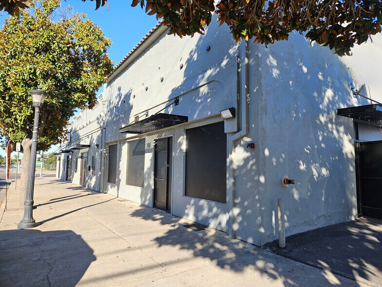 601-611 H St, Modesto, CA à vendre - Photo du bâtiment - Image 1 de 36