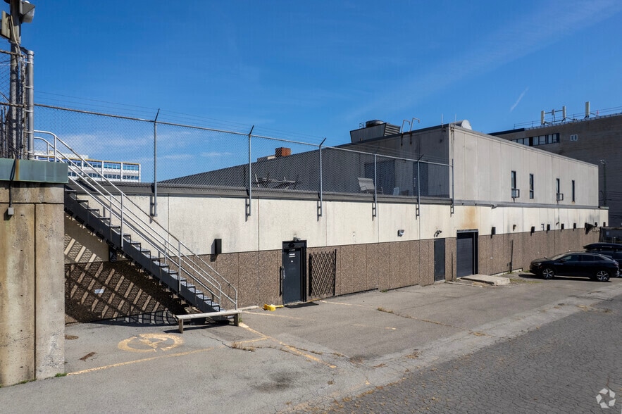 2325 Rue Dandurand, Montréal, QC for sale - Building Photo - Image 3 of 22