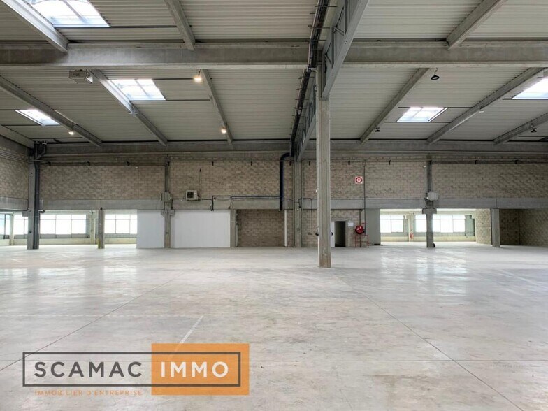Industrial in Lieusaint for lease - Interior Photo - Image 3 of 7