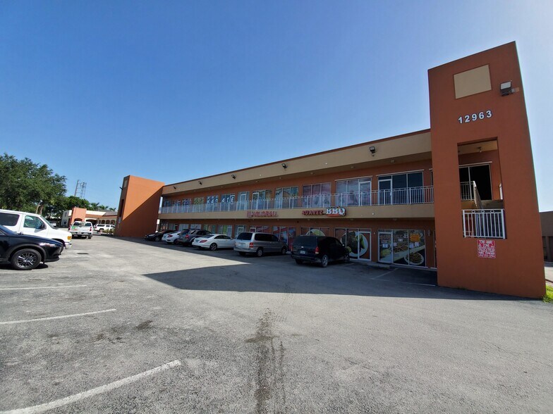 12963 W Okeechobee Rd, Hialeah Gardens, FL à louer - Photo du bâtiment - Image 2 de 4