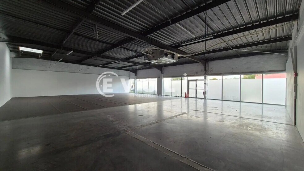 Retail in Mareuil-lès-Meaux for lease - Building Photo - Image 2 of 8