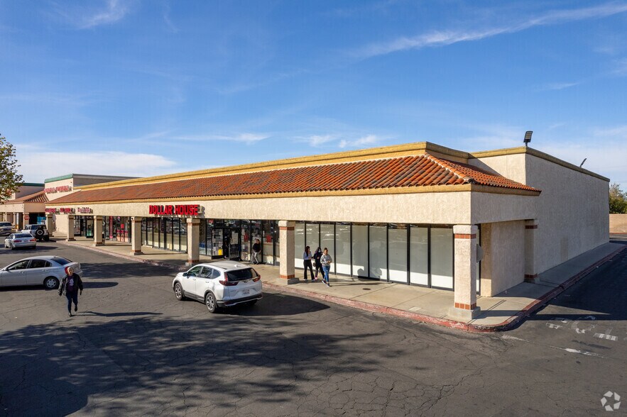 1703-1823 E Palmdale Blvd, Palmdale, CA à louer - Photo du bâtiment - Image 2 de 5