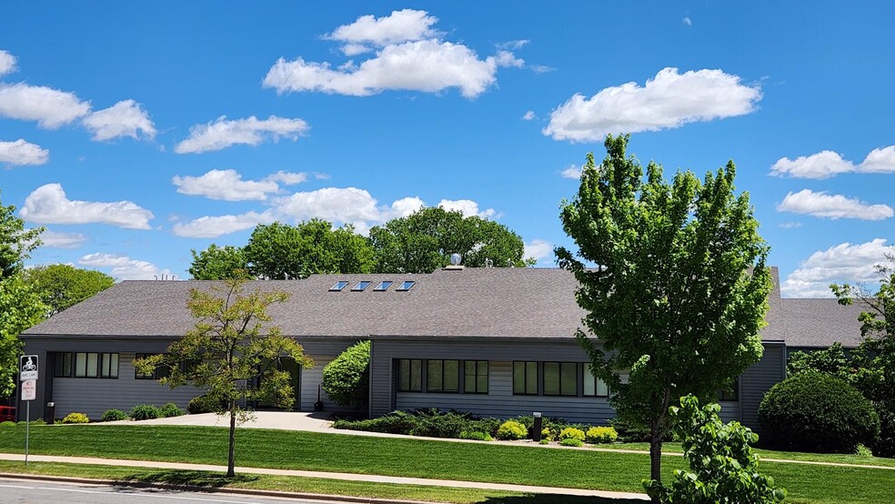 Hayes Road Office Complex portfolio of 2 properties for sale on LoopNet.ca - Building Photo - Image 3 of 10