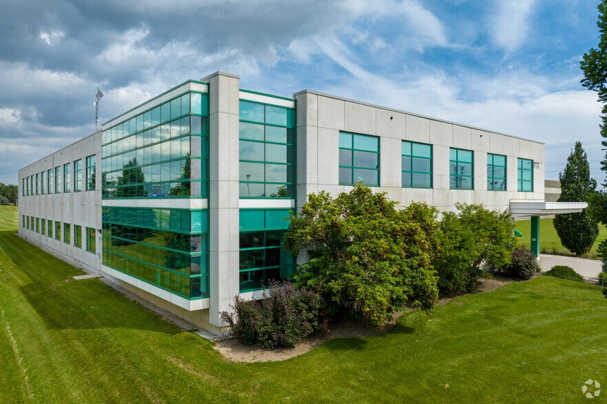 200 Aviva Park Dr, Vaughan, ON à louer - Photo du bâtiment - Image 1 de 5