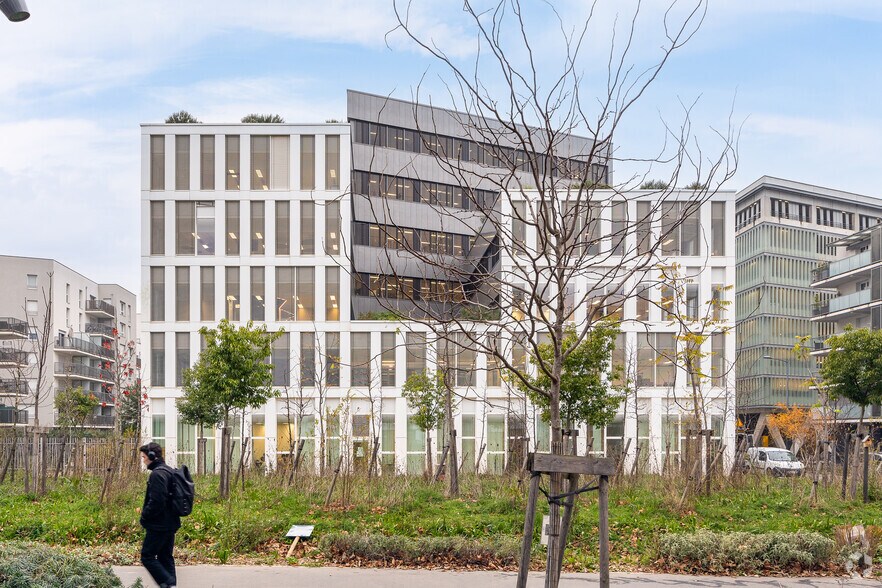 4 Rue Maurice Moissonnier, Vaulx-en-Velin à louer - Photo du bâtiment - Image 2 de 20