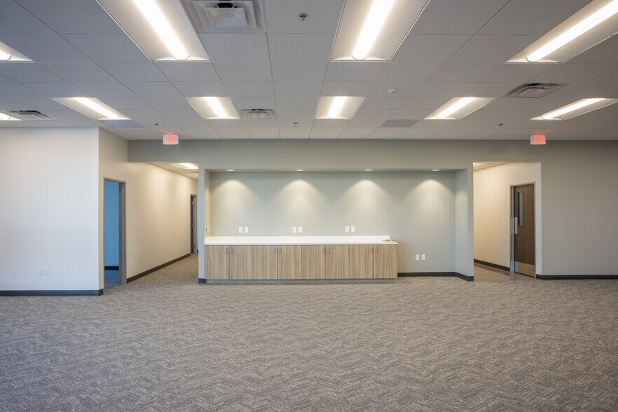 50 N Litchfield Rd, Goodyear, AZ for lease - Building Photo - Image 2 of 12
