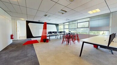 1 Place Giovanni Da Verrazzano, Lyon for lease Interior Photo- Image 1 of 11