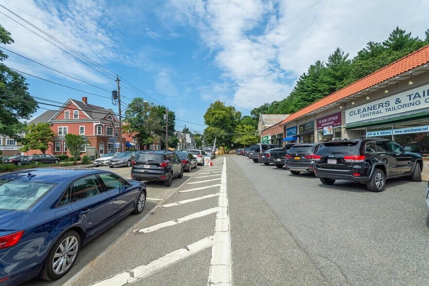439 Boston Post Rd, Weston, MA à louer - Photo du bâtiment - Image 3 de 3