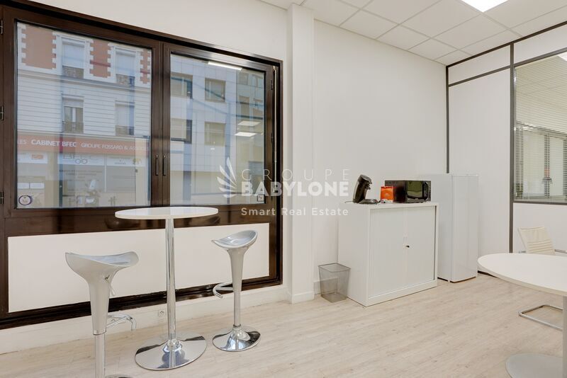 Office in Levallois-Perret for lease - Interior Photo - Image 3 of 13