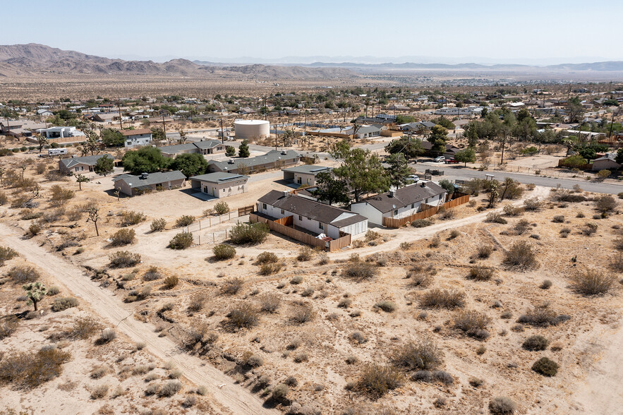 7382 Olympic Rd, Joshua Tree, CA à vendre - Photo du bâtiment - Image 2 de 22