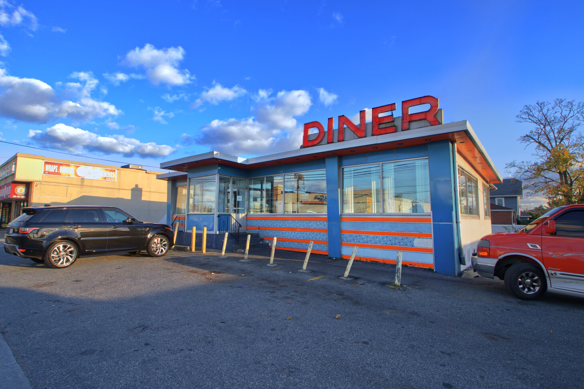 267-279 Burnside Ave, Lawrence, NY for lease Building Photo- Image 1 of 8