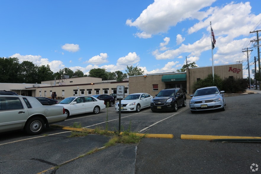 611 Union Blvd, Totowa, NJ for lease - Building Photo - Image 2 of 2