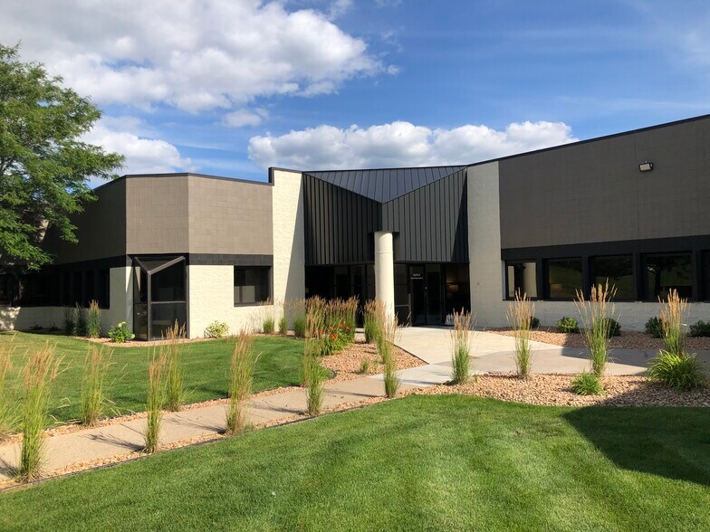 7615 Golden Triangle Dr, Eden Prairie, MN à louer - Photo du bâtiment - Image 1 de 3