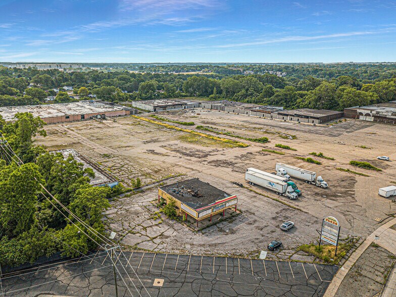 1 S Glenwood Ave, Pontiac, MI à vendre - Photo du bâtiment - Image 2 de 2