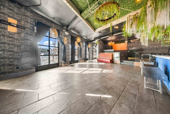 More details for 33-29 Astoria Blvd N, Astoria, NY - Retail for Lease