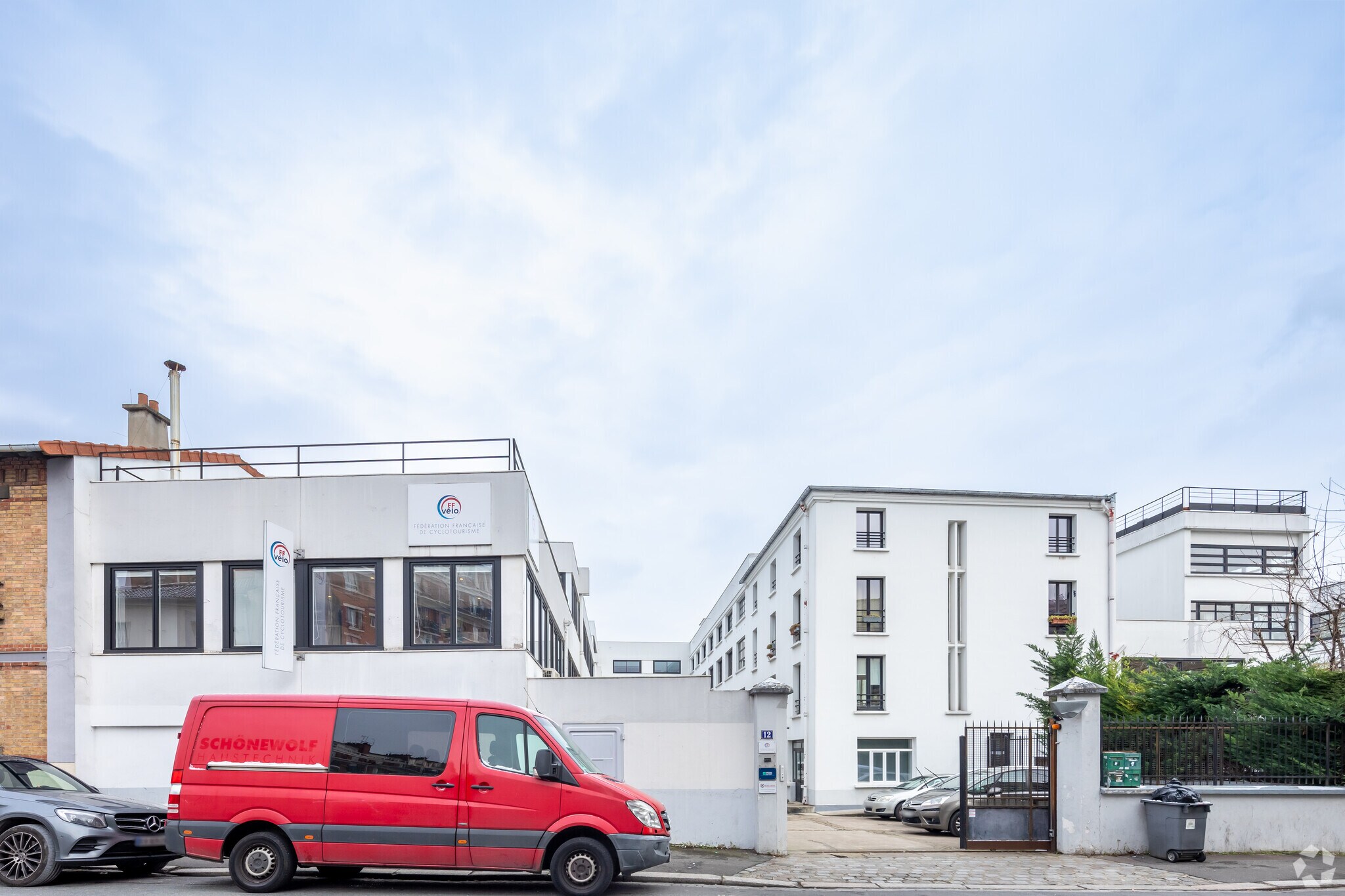 Retail in Ivry-sur-Seine for lease Primary Photo- Image 1 of 3