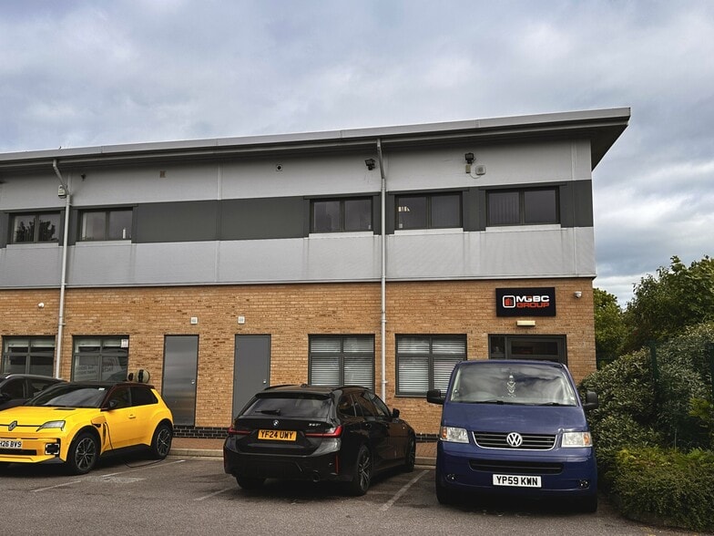 3 Laporte Way, Luton for lease - Primary Photo - Image 1 of 2