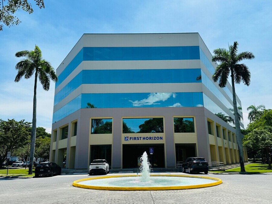 150 S Pine Island Rd, Plantation, FL à louer Photo du bâtiment- Image 1 de 5