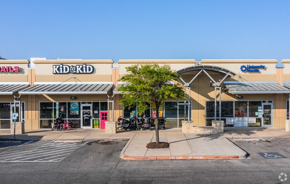 11703-1 Huebner Rd, San Antonio, TX à louer - Photo du bâtiment - Image 3 de 16