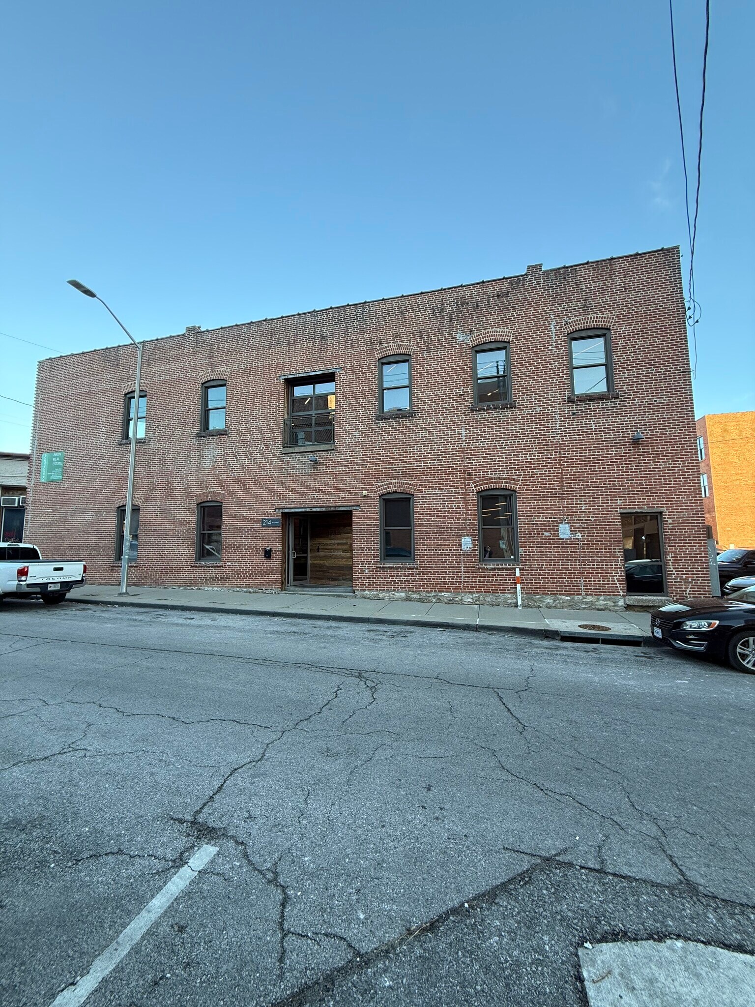 214 W 21st St, Kansas City, MO for lease Primary Photo- Image 1 of 23