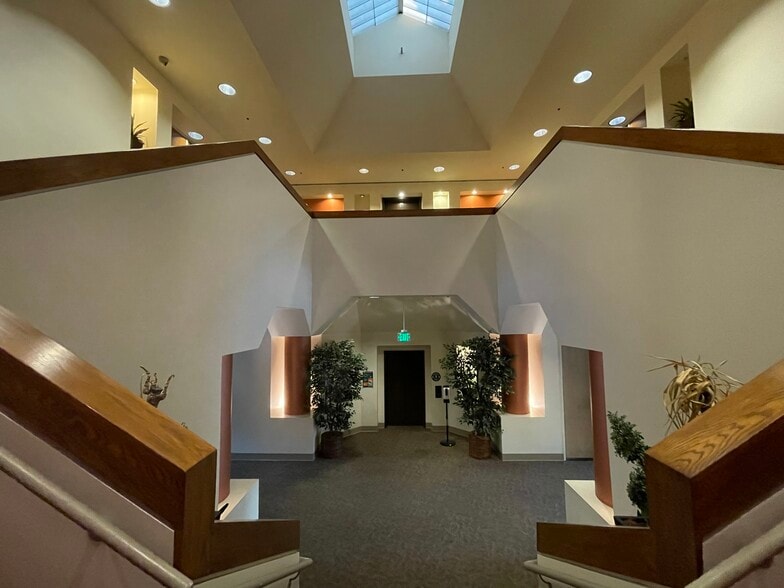 26010 Mureau Rd, Calabasas, CA à louer - Photo intérieure - Image 3 de 23