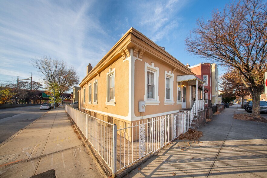 2334 Sound St, Astoria, NY à louer - Photo du bâtiment - Image 1 de 10