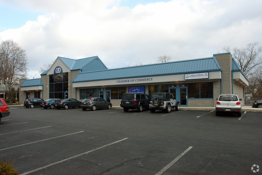 225-233 S Broad St, Lansdale, PA for lease - Building Photo - Image 2 of 9