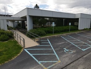 201 Allen St, Random Lake, WI à louer Photo du bâtiment- Image 2 de 24