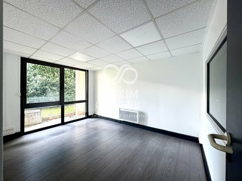Office in Courbevoie for sale - Interior Photo - Image 3 of 5