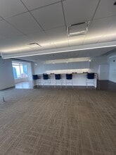 425 S Financial Pl, Chicago, IL for lease Building Photo- Image 2 of 5