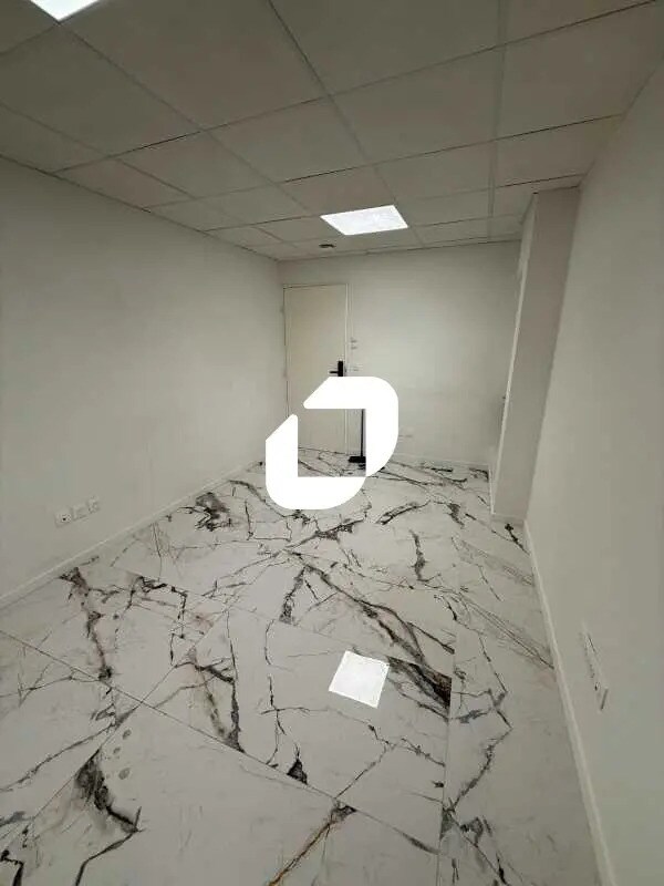 Office in Conflans-Sainte-Honorine for lease Interior Photo- Image 1 of 6