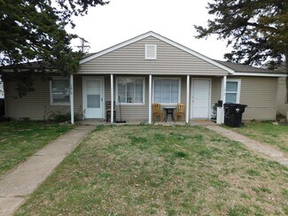 Plus de détails pour 1014 SW 33rd St, Topeka, KS - Spécialité à vendre