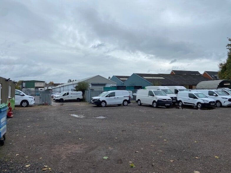 Rear Compound, Glebeland Centre, Vincent Lane, Dorking for lease - Building Photo - Image 3 of 3