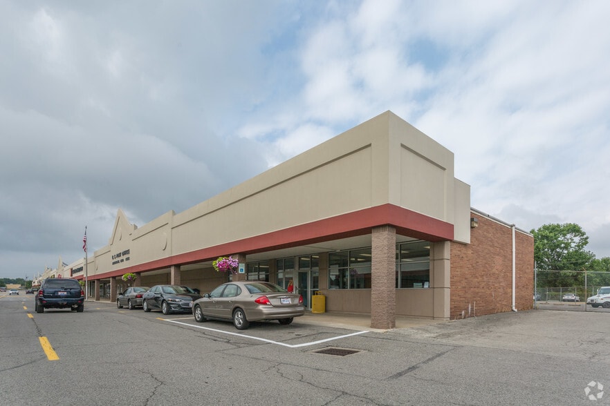 6000 Mahoning Ave, Youngstown, OH à louer - Photo du bâtiment - Image 2 de 2