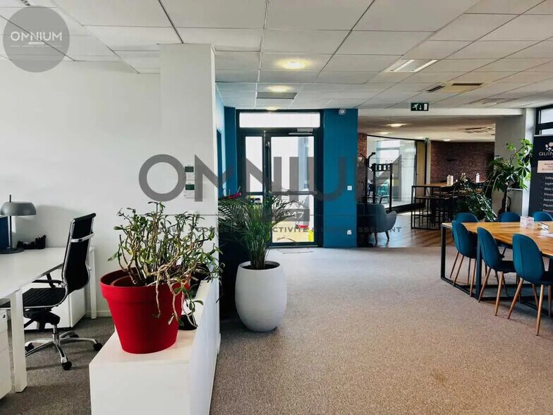 Bureau dans Écully à louer - Photo du bâtiment - Image 2 de 8