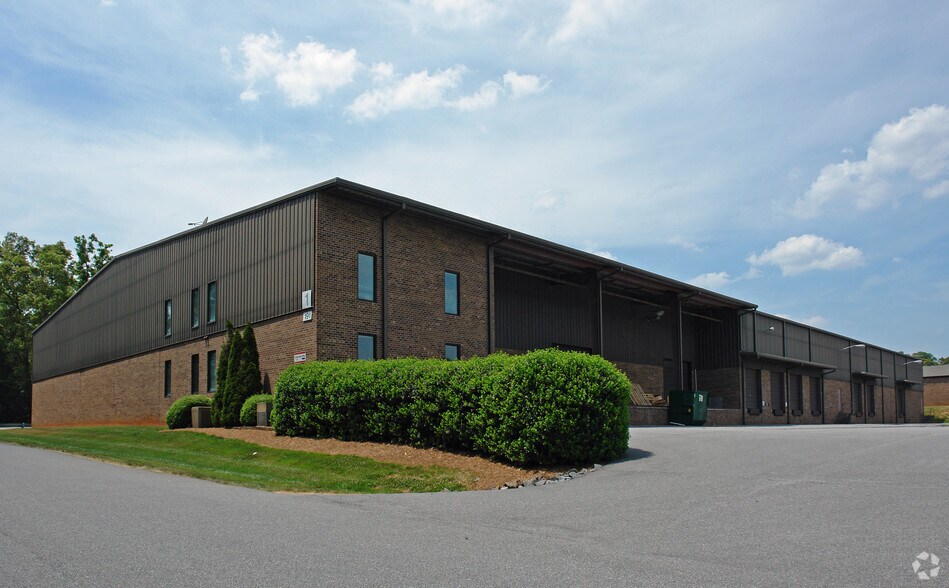 199 Budd Blvd, Winston-Salem, NC for lease - Primary Photo - Image 1 of 10