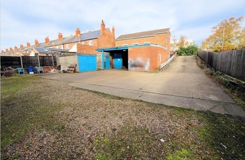 Land & Buildings, Long Leys Road portfolio of 5 properties for sale on LoopNet.ca - Primary Photo - Image 2 of 4