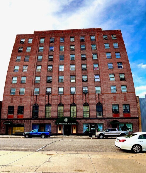 409 NW 3rd St, Abilene, KS à vendre - Photo du bâtiment - Image 2 de 16