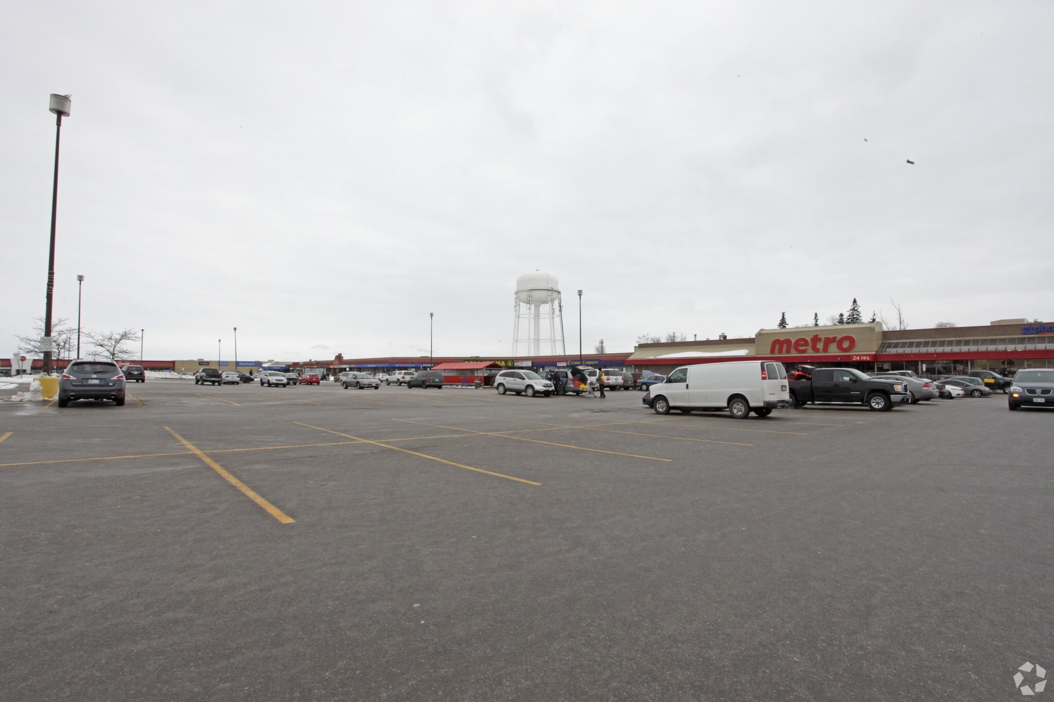 1111 Davis Dr, Newmarket, ON for sale Primary Photo- Image 1 of 1