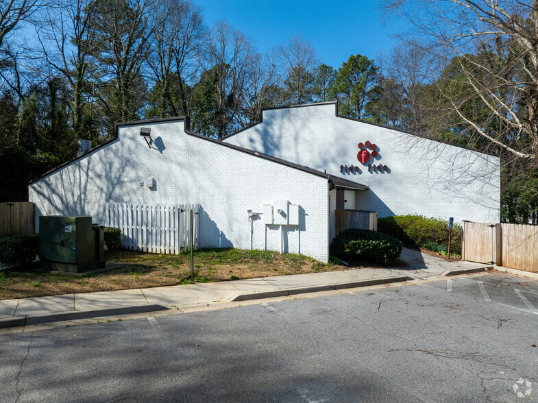 9330 Nesbit Ferry Rd, Alpharetta, GA for lease - Primary Photo - Image 1 of 26