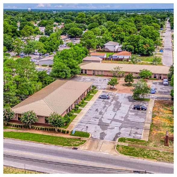 403 Hollywood Blvd NW, Fort Walton Beach, FL for lease - Building Photo - Image 2 of 10