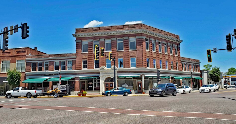 100 N Main St, Edwardsville, IL à louer Photo du bâtiment- Image 1 de 12