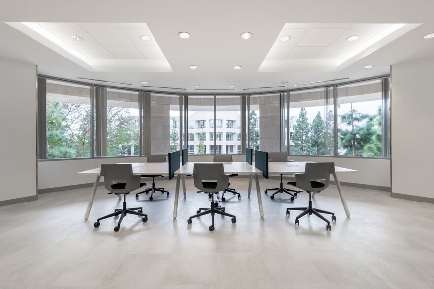 4445 Eastgate Mall, San Diego, CA for lease - Interior Photo - Image 3 of 14