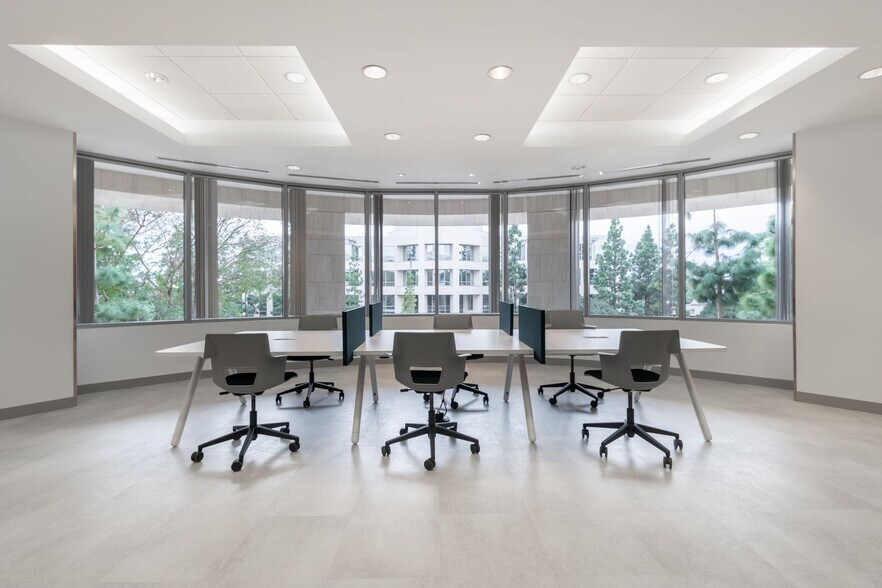 4445 Eastgate Mall, San Diego, CA à louer - Photo intérieure - Image 3 de 14