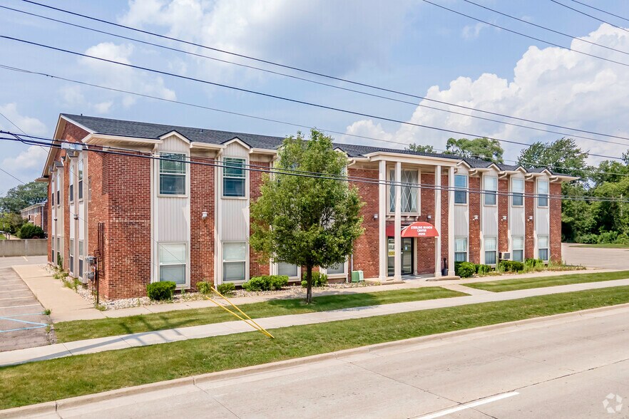 39393 Van Dyke Ave, Sterling Heights, MI à louer - Photo du bâtiment - Image 2 de 6