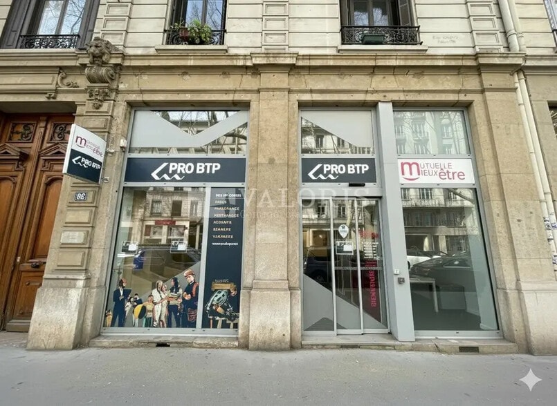 Retail in Lyon for lease - Building Photo - Image 1 of 16