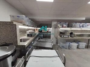 Retail in Granada, Granada for lease Interior Photo- Image 2 of 3