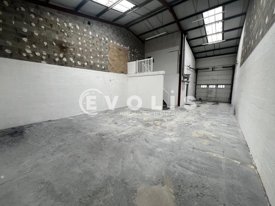 Flex in Lisses for lease Building Photo- Image 1 of 16