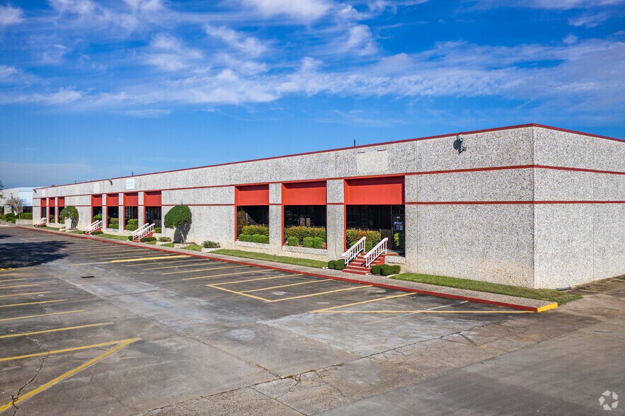 12701 Executive Dr, Stafford, TX à louer - Photo principale - Image 1 de 3