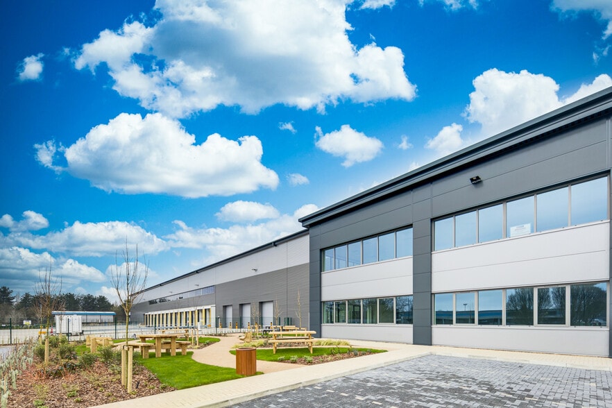 1 Michigan Dr, Milton Keynes for lease - Building Photo - Image 3 of 3
